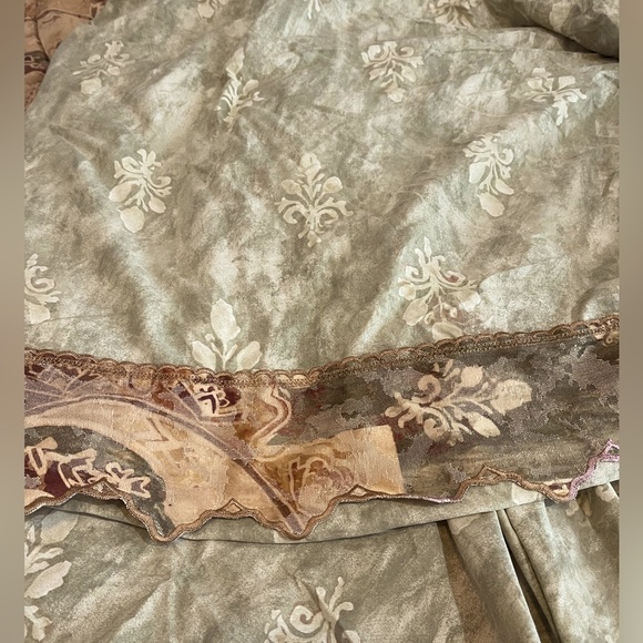 - Vintage Burlington Normandy Damask Queen Decorative Pillows - Picture 8 of 8